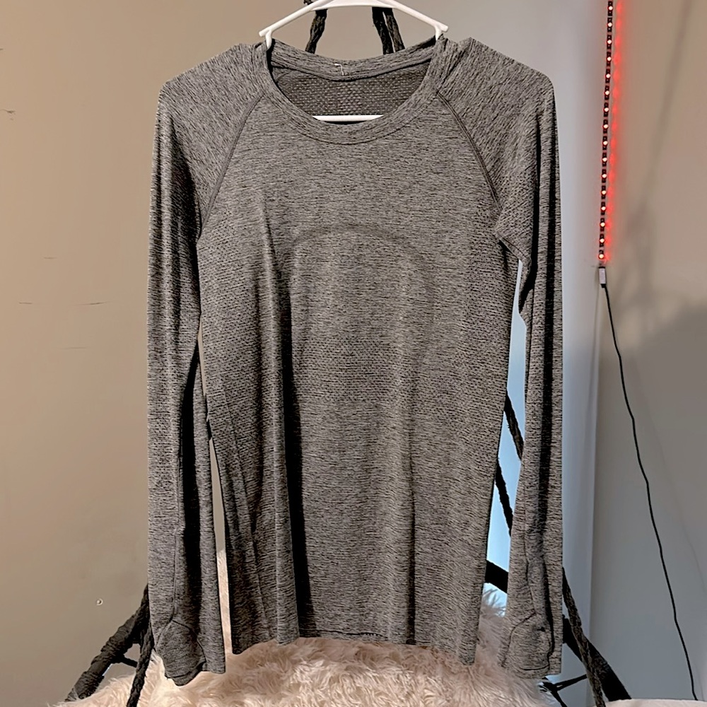 authentic Lulu align long sleeve worn twice